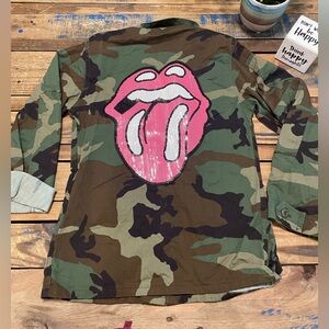 Camo jacket with pink lips!